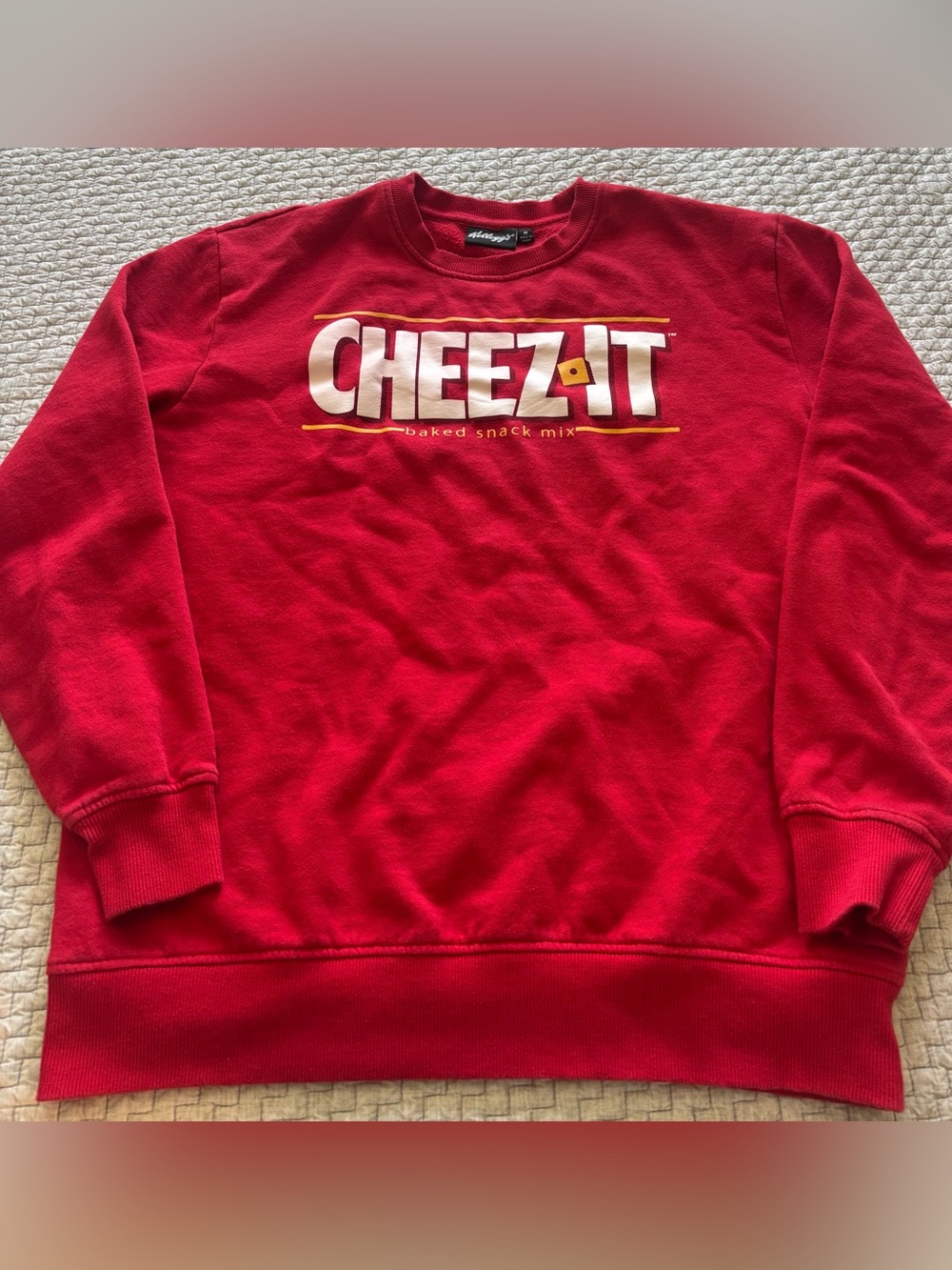 Cheez-It Logo Red Crewneck Sweatshirt on Official Kelloggs Tag Size Medium